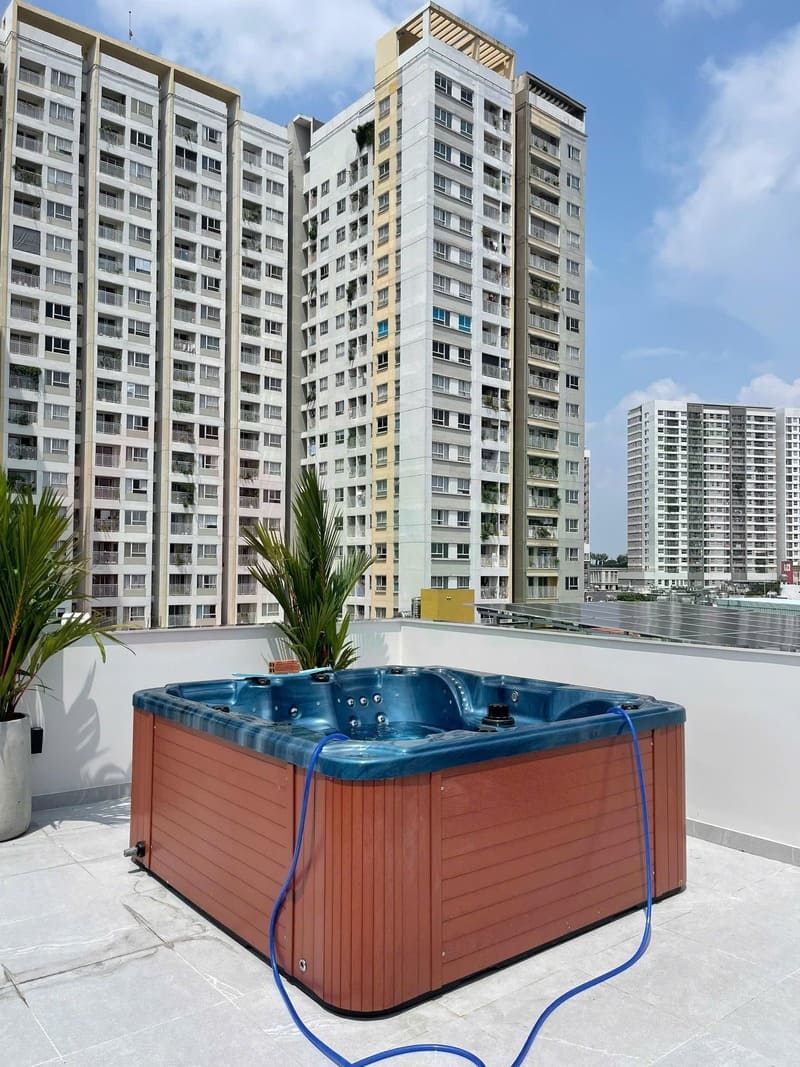 khong-gian-tong-the-ho-jacuzzi-omi610-anh-thach-hcm