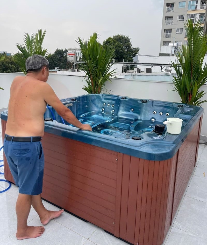 Thi công hồ jacuzzi OM-610 cho anh Thạch TP.HCM